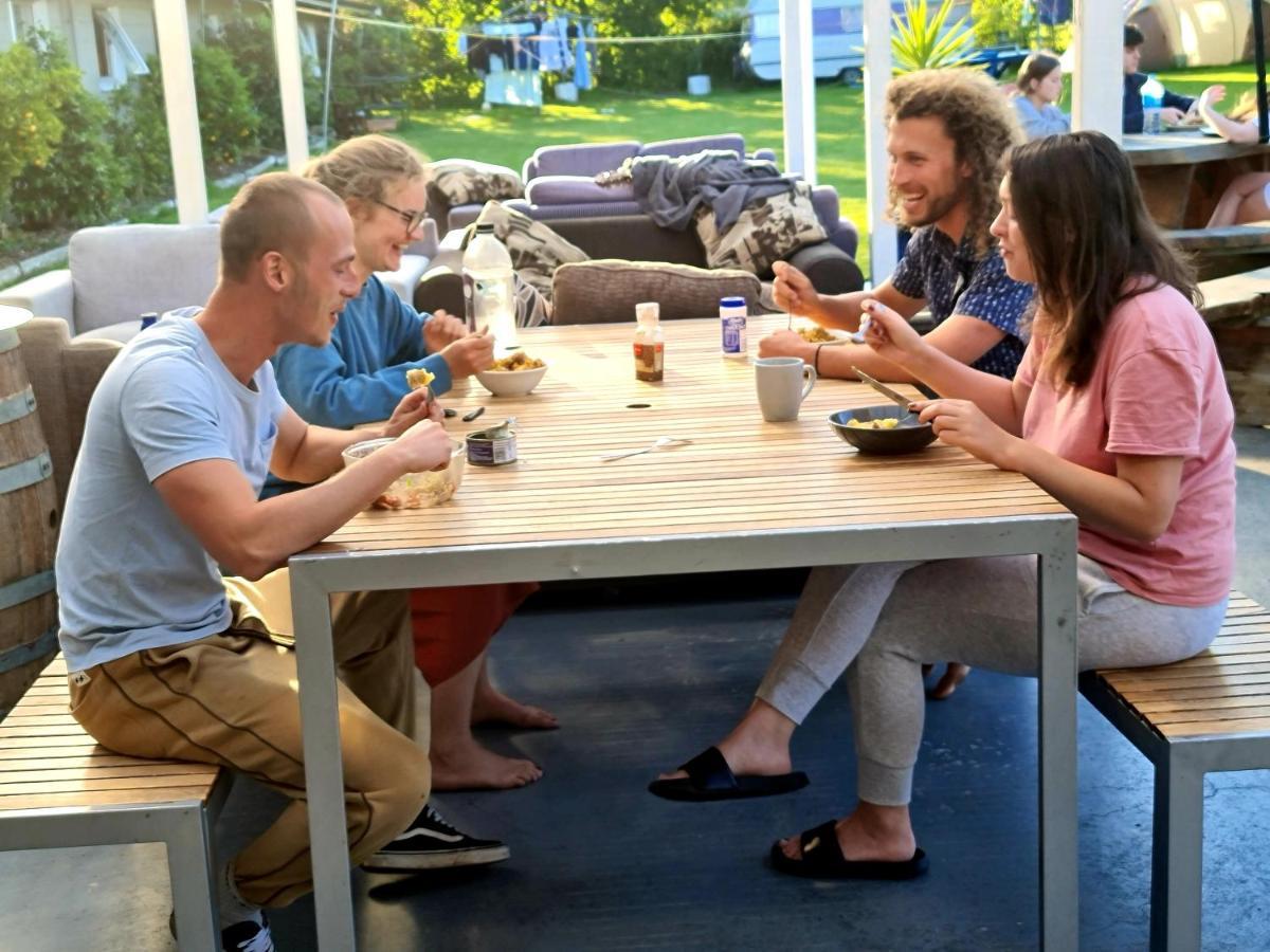 Happy Apple Backpackers Hostel Motueka Exterior photo