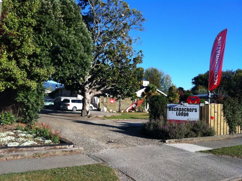 Happy Apple Backpackers Hostel Motueka Exterior photo
