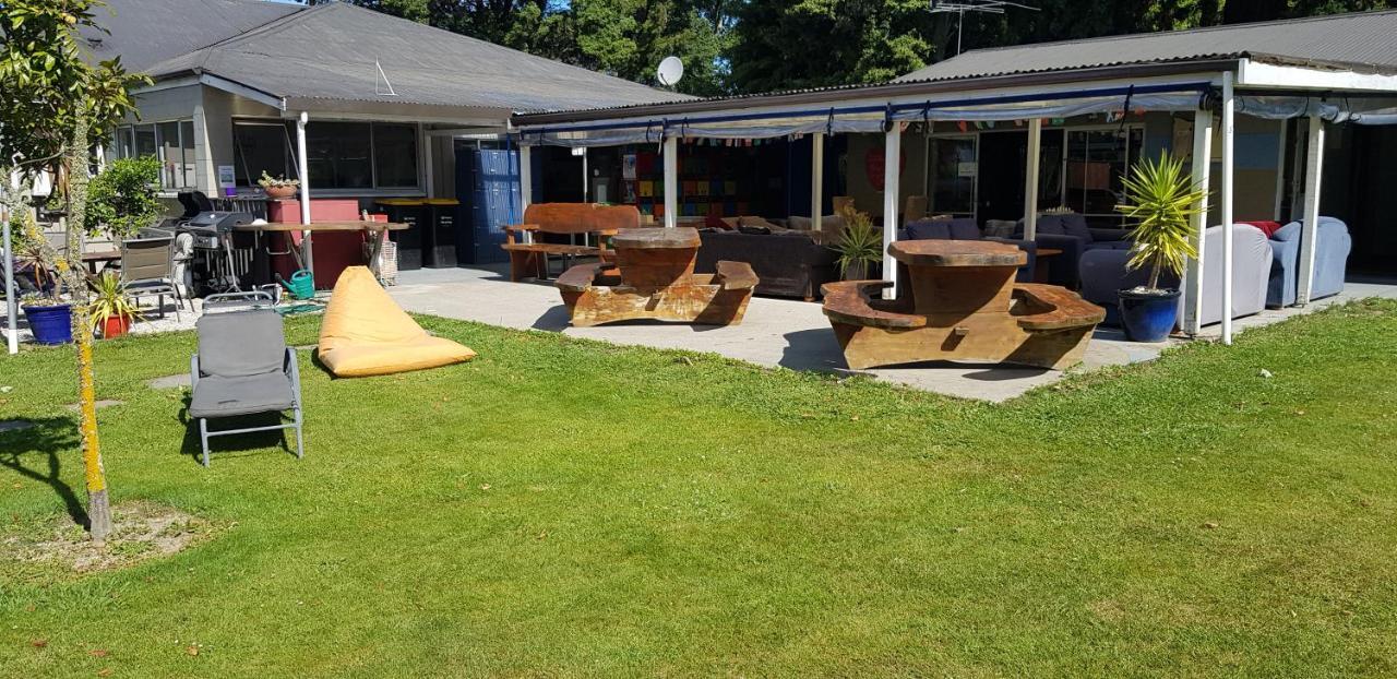 Happy Apple Backpackers Hostel Motueka Exterior photo